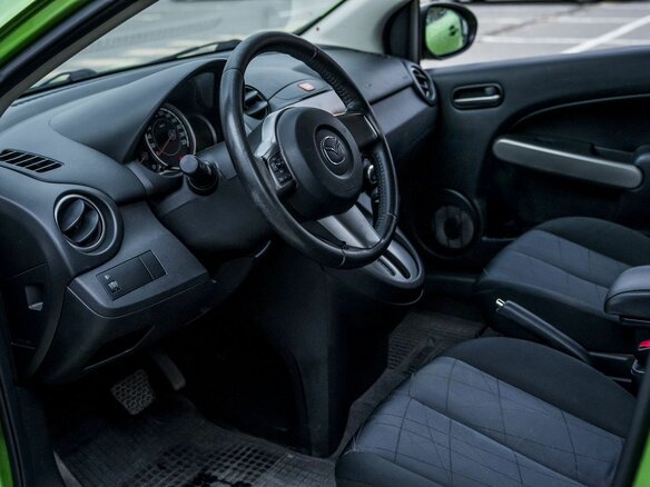 2012 Mazda 2 II Рестайлинг (DE2), зелёный, 843000 рублей - вид 19