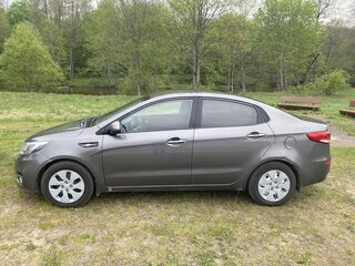 2016 Kia Rio III Рестайлинг, серый, 650000 рублей, вид 4
