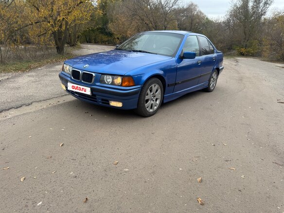 1998 BMW 3 серии 318i III (E36), синий, 1000000 рублей