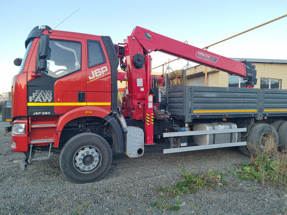 2024 FAW J5 CA3312, красный, 10400000 рублей - вид 2