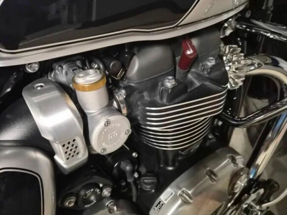 2025 Triumph Bonneville Speedmaster, серебристый, 1800000 рублей - вид 12