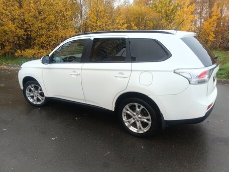 2013 Mitsubishi Outlander III, белый, 1200000 рублей, вид 4