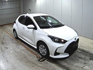 2021 Toyota Yaris IV, белый, 1200000 рублей, вид 5