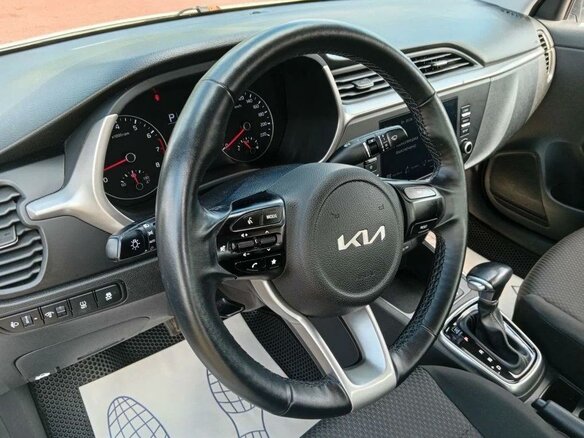 2022 Kia Rio IV Рестайлинг, белый, 1685300 рублей - вид 5