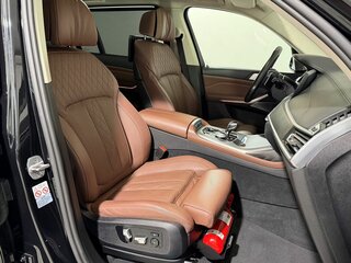 2021 BMW X7 40d I (G07), чёрный, 9279800 рублей, вид 4