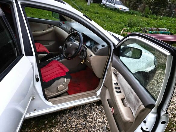 2000 Toyota Corolla Fielder IX (E120, E130), белый, 300000 рублей - вид 8