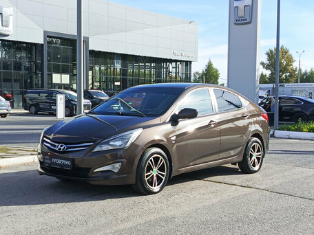 2015 Hyundai Solaris I Рестайлинг, коричневый, 599000 рублей, вид 1