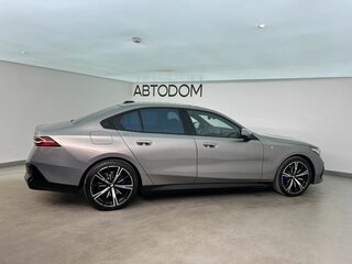 2025 BMW 5 серии 530i xDrive VIII (G60/G61/G68), серый, 8995000 рублей, вид 5