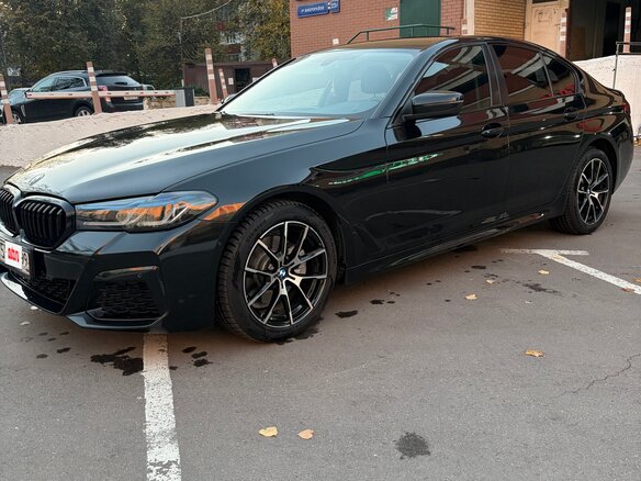 2019 BMW 5 серии 520d VII (G30/G31/G38), чёрный, 2380000 рублей - вид 2