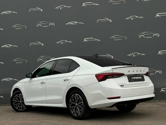 2021 Skoda Octavia IV (A8), белый, 1990900 рублей - вид 3
