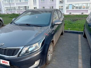 2013 Kia Rio 5-speed III, серый, 515000 рублей, вид 3