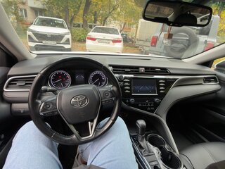 2020 Toyota Camry VIII (XV70), белый, 1990000 рублей, вид 5