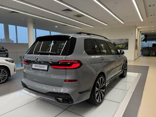 2026 BMW X7 40d I (G07) Рестайлинг, серый, 17990000 рублей, вид 4