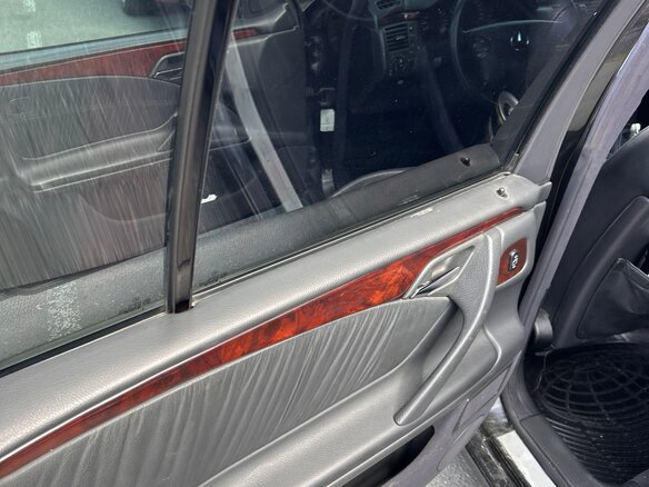 2001 Mercedes-Benz E-Класс 240 II (W210, S210) Рестайлинг, чёрный, 450000 рублей - вид 16