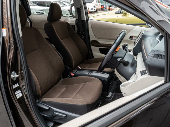 2015 Toyota Sienta II, коричневый, 1525000 рублей - вид 10
