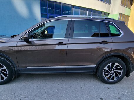 2018 Volkswagen Tiguan II, коричневый, 2999999 рублей, вид 4