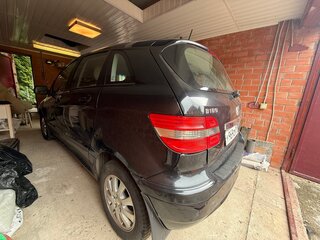 2011 Mercedes-Benz B-Класс 180 I (W245) Рестайлинг, чёрный, 900000 рублей, вид 3