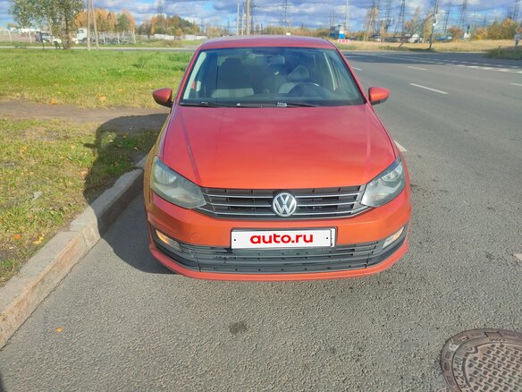 2016 Volkswagen Polo V Рестайлинг, оранжевый, 880000 рублей
