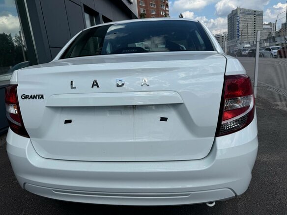2025 Lada (ВАЗ) Granta I Рестайлинг, белый, 841499 рублей - вид 5
