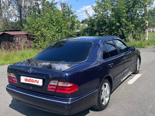 2000 Mercedes-Benz E-Класс 200 II (W210, S210) Рестайлинг, синий, 570000 рублей, вид 3