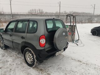 2017 Chevrolet Niva I Рестайлинг, серый, 500000 рублей, вид 1