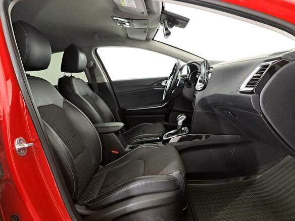 2020 Kia Ceed III, красный, 1850000 рублей - вид 18