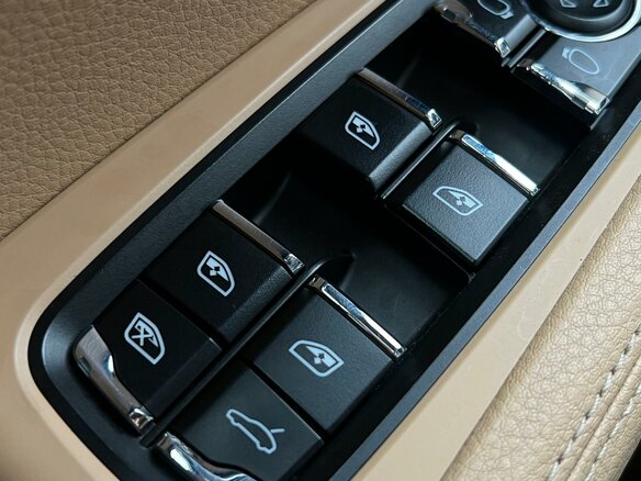 2016 Porsche Macan S I, коричневый, 3150000 рублей - вид 16