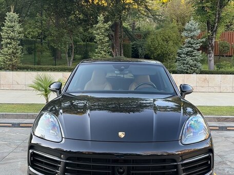 2019 Porsche Cayenne III, чёрный, 5500000 рублей, вид 3