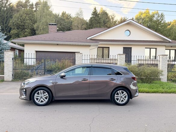 2020 Kia Ceed III, коричневый, 2170000 рублей - вид 9