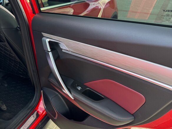 2023 Geely Coolray I, красный, 1870000 рублей - вид 8