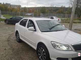 2013 Skoda Octavia II (A5) Рестайлинг, белый, 590000 рублей, вид 2