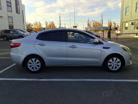 2012 Kia Rio 5-speed III, серебристый, 770000 рублей, вид 4