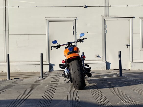 2023 Harley-Davidson Breakout, оранжевый, 1990000 рублей - вид 6