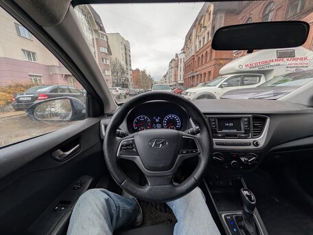 2017 Hyundai Solaris II, серый, 899999 рублей, вид 5