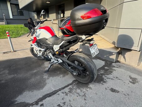 2020 BMW F 900 R, красный, 900000 рублей, вид 4