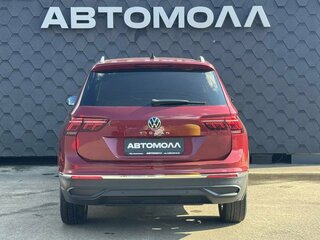 2021 Volkswagen Tiguan II Рестайлинг, красный, 2450000 рублей, вид 4