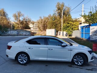 2020 Skoda Superb III Рестайлинг, белый, 2450000 рублей, вид 4