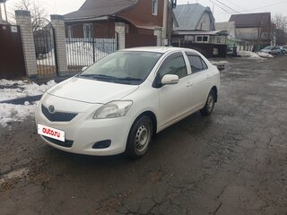 2010 Toyota Belta I, белый, 499900 рублей, вид 3