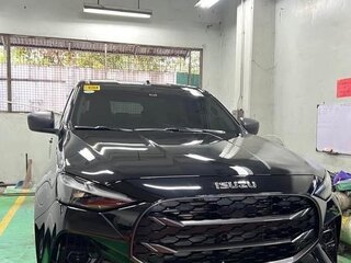 2026 Isuzu MU-X II Рестайлинг, чёрный, 4178441 рублей, вид 3