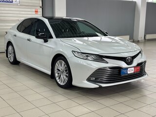 2019 Toyota Camry VIII (XV70), белый, 2900000 рублей, вид 1
