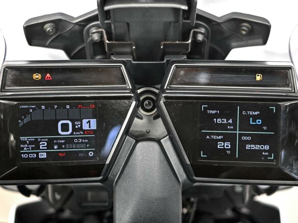 2023 Yamaha MT-09 Tracer (FJ-09), белый, 1227000 рублей - вид 8