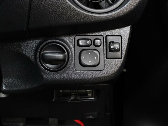 2017 Toyota Vitz III (XP130) Рестайлинг 2, чёрный, 950000 рублей - вид 17