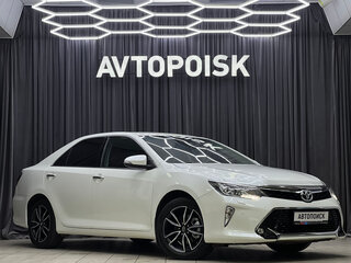 2017 Toyota Camry VII (XV50) Рестайлинг 2, белый, 2079000 рублей, вид 3