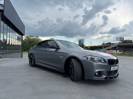 2016 BMW 5 серии 528i xDrive VI (F10/F11/F07) Рестайлинг, серый, 2750000 рублей, вид 4