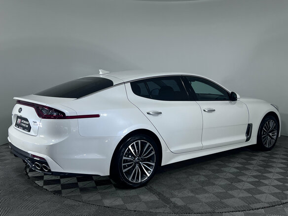 2018 Kia Stinger I, белый, 2330000 рублей - вид 4