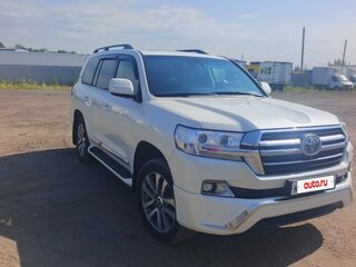 2017 Toyota Land Cruiser 200 Series Рестайлинг 2, белый, 5800000 рублей, вид 3