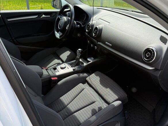 2016 Audi A3 III (8V), белый, 1900000 рублей - вид 15