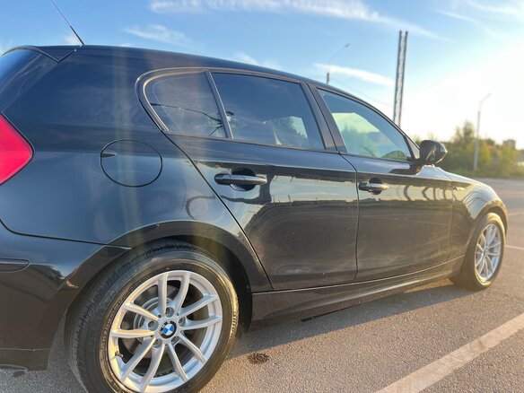 2010 BMW 1 серии 116i I (E81/E82/E87/E88) Рестайлинг, чёрный, 690000 рублей - вид 3