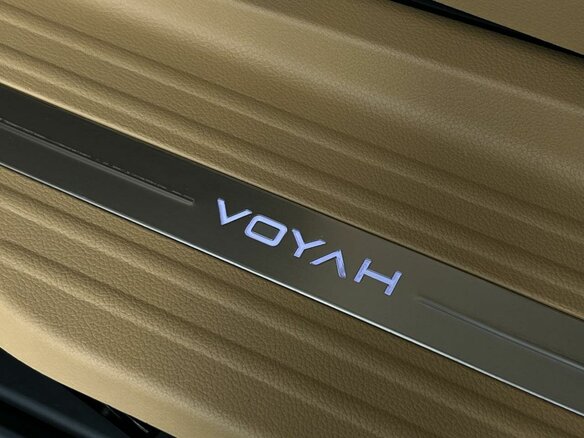 2023 Voyah Dream I, белый - вид 28