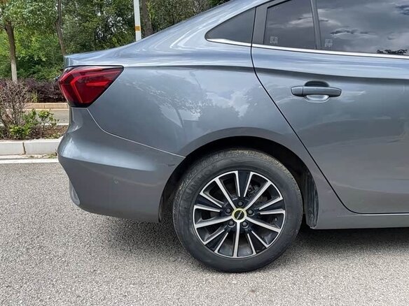 2022 Roewe i5 I Рестайлинг, серебристый, 1170000 рублей - вид 8